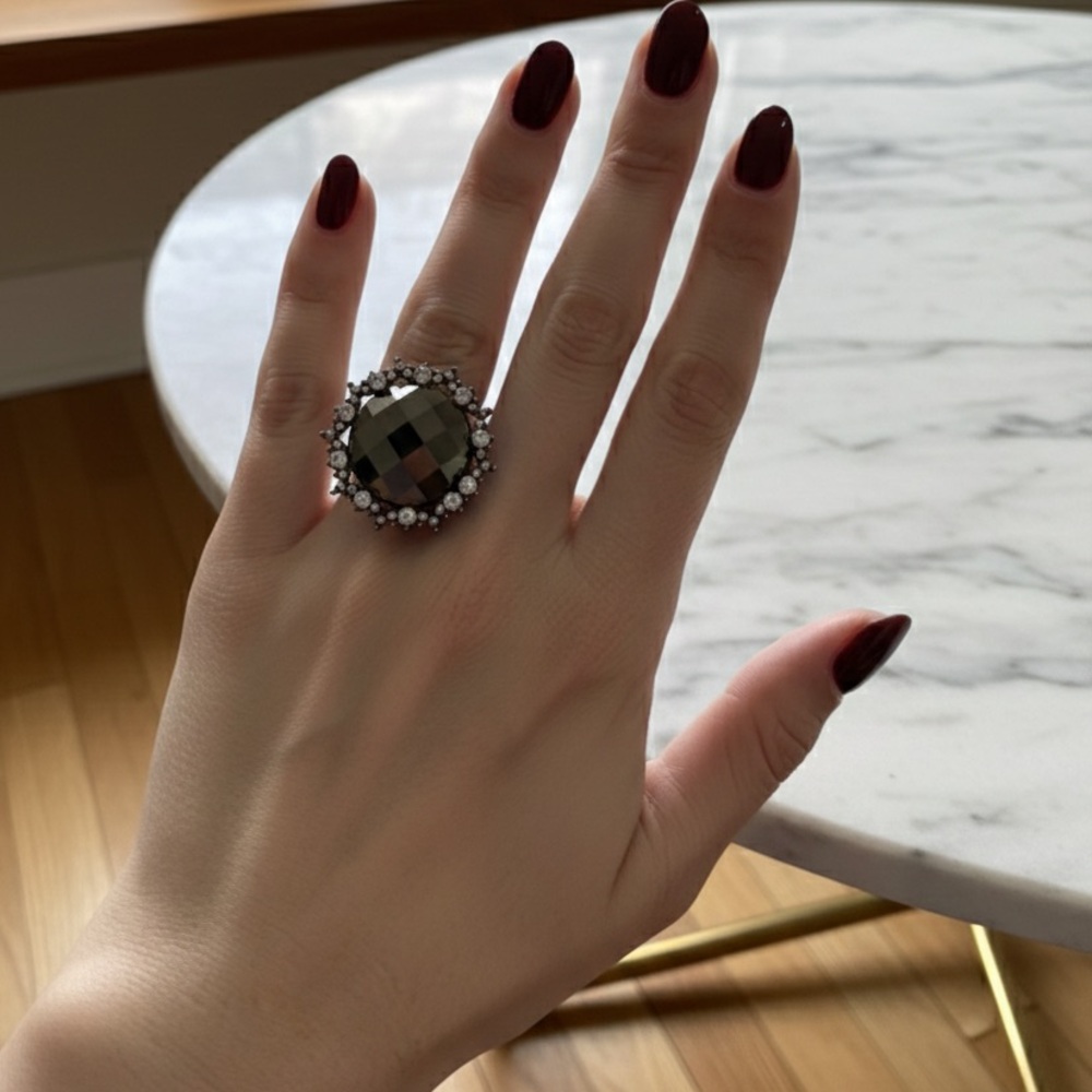 Elegant Black Statement Ring in Rhodium Color OS
